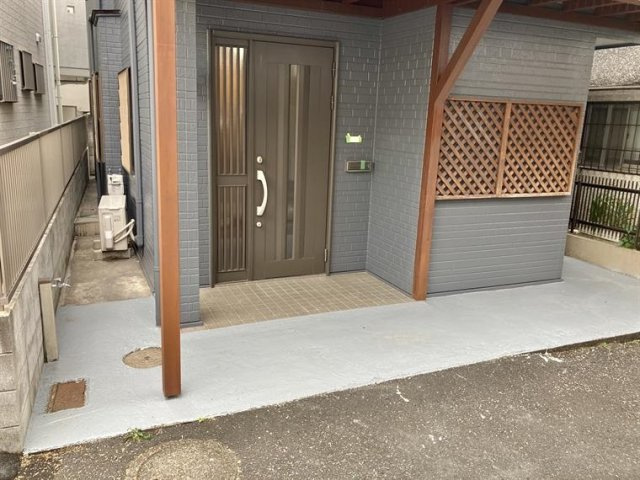 二葉戸建のエントランス|毎日通るエントランスはこのようになっています