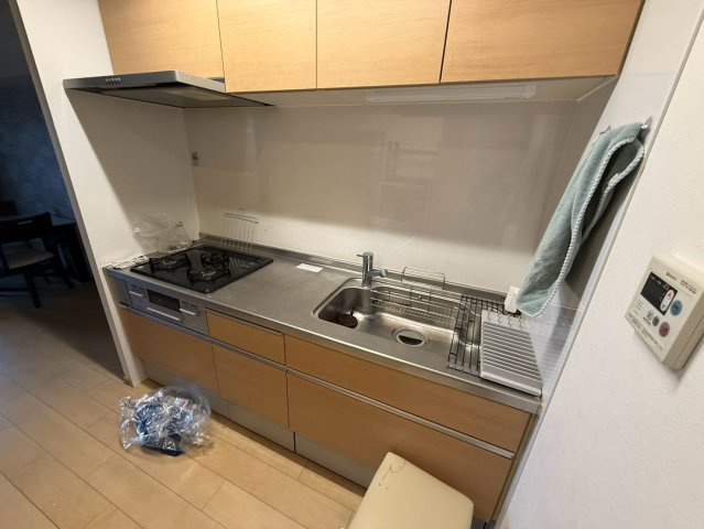 神戸市長田区四番町７丁目の賃貸マンションのキッチン|システムキッチン（ガス三口）