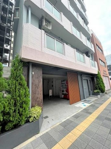 墨田区亀沢３丁目の賃貸マンションのエントランス