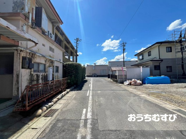 小牧市田県町第2(全2棟)の前面道路含む現地写真