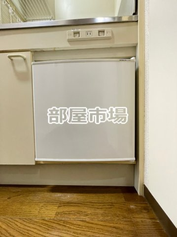 根本ビルのキッチン|ミニ冷蔵庫