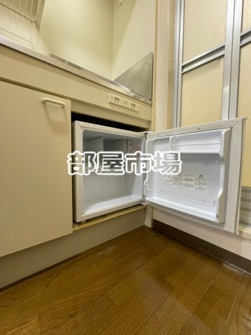 根本ビルのキッチン|ミニ冷蔵庫