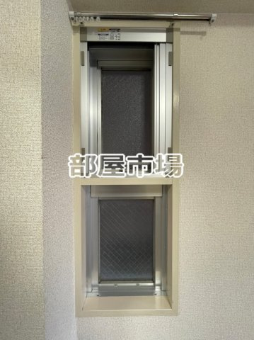 根本ビルの設備|二面採光　小窓