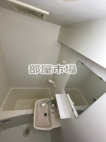 根本ビルの洗面所