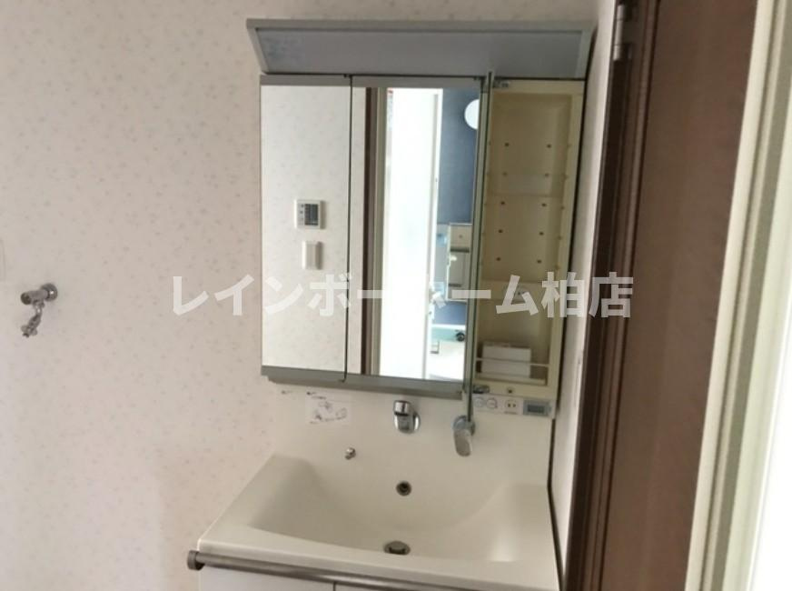 【仲介手数料：50％OFF】対象物件！の洗面所|ゆったりとスペースのある洗面所