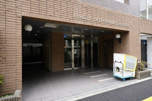 ファミール御茶ノ水アンシェールのエントランス