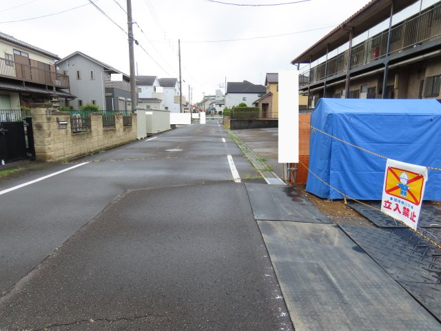 坂戸市芦山町新築戸建の前面道路含む現地写真