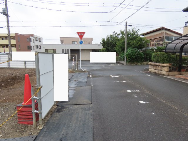 坂戸市芦山町新築戸建の前面道路含む現地写真