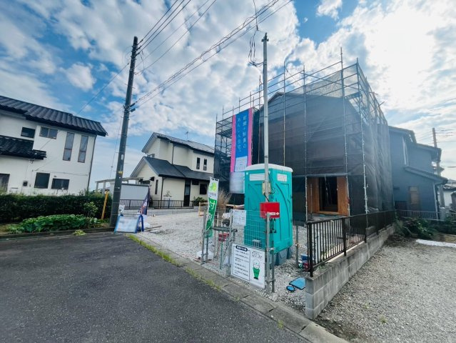 【Cradle Garden】　下妻市加養　第１　全1邸の前面道路含む現地写真|タタミコーナー付き広々リビング！全居室6帖以上のゆとりある間取りです♪
2026年7月撮影