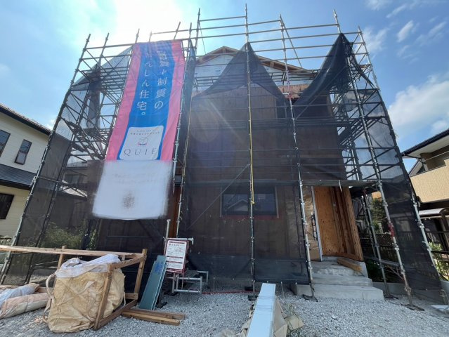 【Cradle Garden】　下妻市加養　第１　全1邸の前面道路含む現地写真|タタミコーナー付き広々リビング！全居室6帖以上のゆとりある間取りです♪
2026年7月撮影