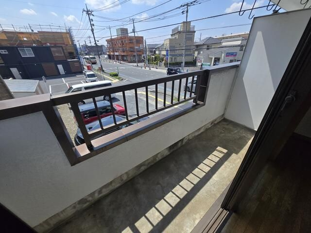 鴨川ビルのバルコニー
