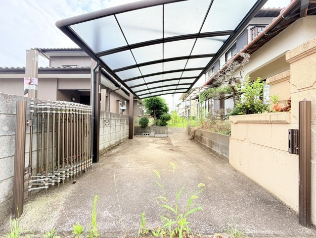 潮来市川尾中古物件の駐車場