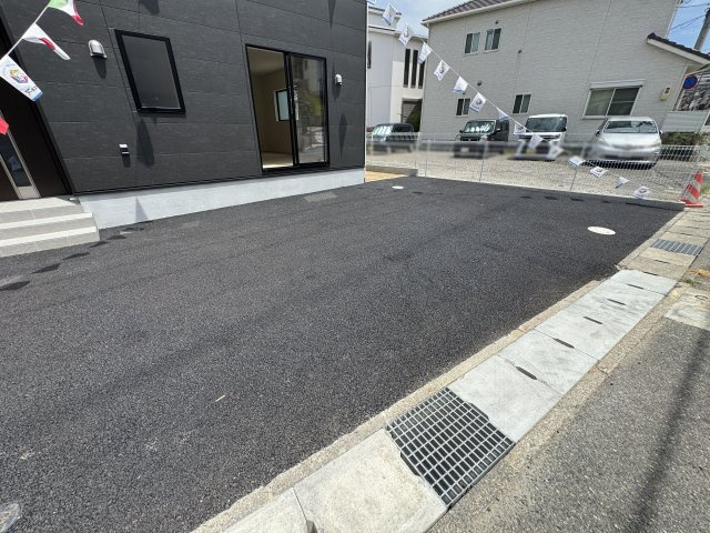 神戸市西区伊川谷町有瀬新築戸建５号棟の駐車場