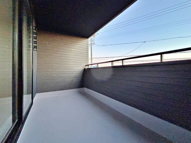 グラファーレ　岡崎市赤渋町３期　残１棟のバルコニー|雨の日でも使いやすいインナーバルコニーを完備。家事の効率もアップします。									
									
