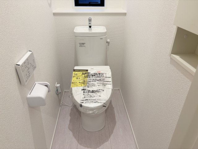 グラファーレ　岡崎市赤渋町３期　残１棟のトイレ|家族みんなが気持ちよく使いやすさと清潔感を兼ね備えた、快適な空間となっています。									
									
