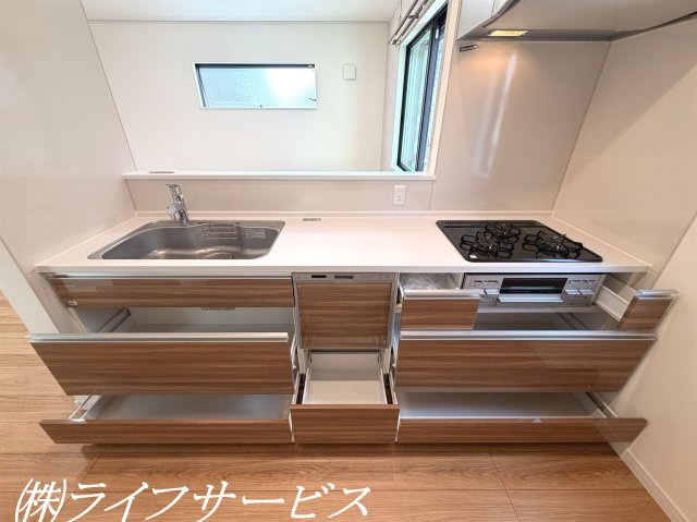 【キッチン】 | 東淀川区豊里１丁目中古戸建 | システムキッチン／スライド式収納
