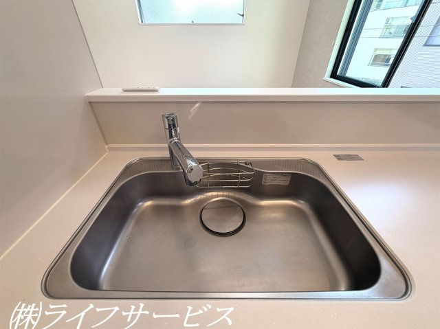 【キッチン】 | 東淀川区豊里１丁目中古戸建 | キッチンシンク／浄水器付水栓搭載