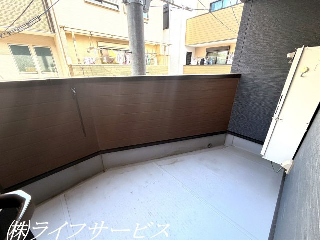 【バルコニー】 | 東淀川区豊里１丁目中古戸建 | ２階バルコニー／洗面室の勝手口からバルコニーに出られます！家事動線が考えられえた間取りです！