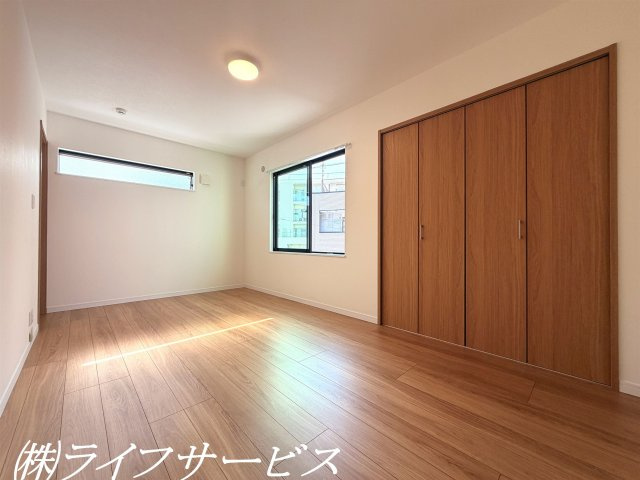 【洋室】 | 東淀川区豊里１丁目中古戸建 | ３階洋室広々8.25帖／クローゼットあり！窓2面あり！
