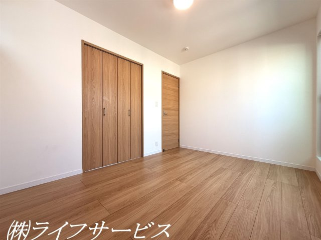 【洋室】 | 東淀川区豊里１丁目中古戸建 | ３階洋室６帖(1)／バルコニーに面した洋室！クローゼットあり！