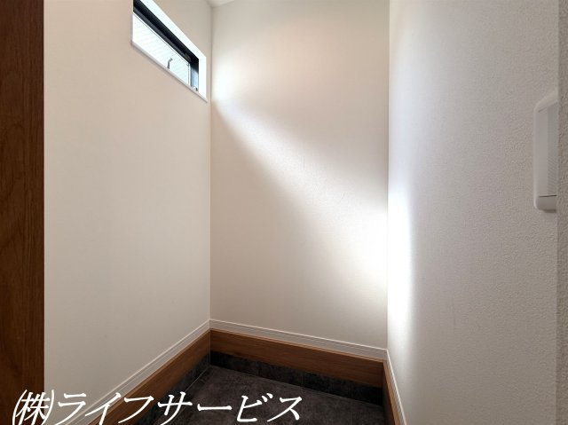 【玄関】 | 東淀川区豊里１丁目中古戸建 | 玄関シューズインクローゼット／ベビーカーやトランクルーム置場としてもおすすめです！