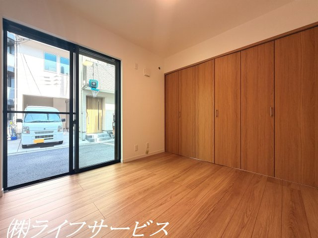 【洋室】 | 東淀川区豊里１丁目中古戸建 | １階洋室４.５帖／ワイドクローゼットあり！