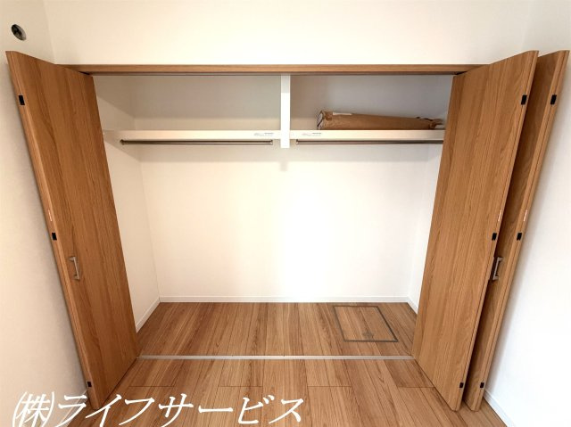 【収納】 | 東淀川区豊里１丁目中古戸建 | １階洋室４.５帖／ワイドクローゼットあり！