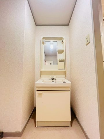 本多聞ハイツの玄関