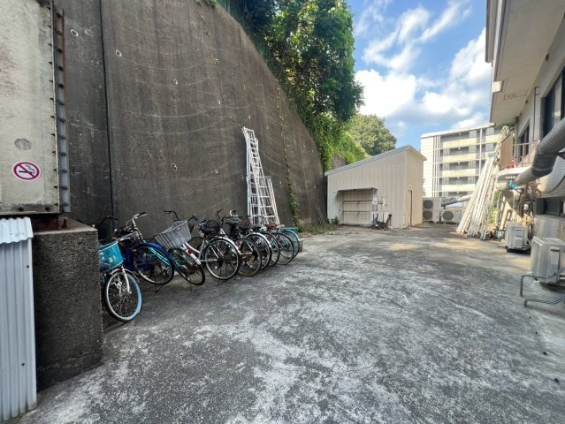 本多聞ハイツの駐車場