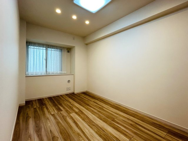 出来るだけ上階が良い方へ。６階だったらイケますか？？ペット飼える角部屋って素敵すぎ！！あの六角橋商店街が庭となる『D‘クラディア横浜白楽』リノベーションはイケてます！！トランクルームもあるよ。の洋室|明るい洋室です