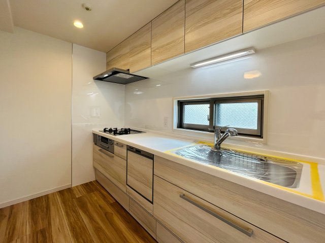 出来るだけ上階が良い方へ。６階だったらイケますか？？ペット飼える角部屋って素敵すぎ！！あの六角橋商店街が庭となる『D‘クラディア横浜白楽』リノベーションはイケてます！！トランクルームもあるよ。のキッチン|お料理しやすいキッチンです