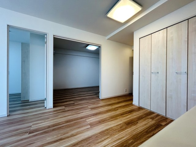 出来るだけ上階が良い方へ。６階だったらイケますか？？ペット飼える角部屋って素敵すぎ！！あの六角橋商店街が庭となる『D‘クラディア横浜白楽』リノベーションはイケてます！！トランクルームもあるよ。の居間・リビング|こちらの居間で趣味の時間をお楽しみください