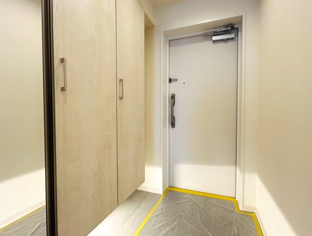 出来るだけ上階が良い方へ。６階だったらイケますか？？ペット飼える角部屋って素敵すぎ！！あの六角橋商店街が庭となる『D‘クラディア横浜白楽』リノベーションはイケてます！！トランクルームもあるよ。の玄関|玄関です