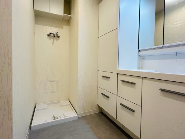 出来るだけ上階が良い方へ。６階だったらイケますか？？ペット飼える角部屋って素敵すぎ！！あの六角橋商店街が庭となる『D‘クラディア横浜白楽』リノベーションはイケてます！！トランクルームもあるよ。のランドリースペース