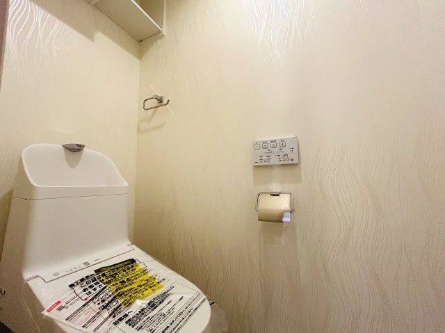 出来るだけ上階が良い方へ。６階だったらイケますか？？ペット飼える角部屋って素敵すぎ！！あの六角橋商店街が庭となる『D‘クラディア横浜白楽』リノベーションはイケてます！！トランクルームもあるよ。のトイレ|コンパクトで使いやすいトイレです