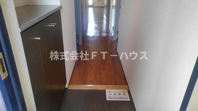 クレストヒル中野木の玄関