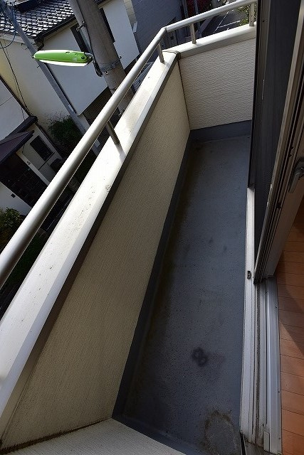 世田谷区代田３丁目のアパートのバルコニー