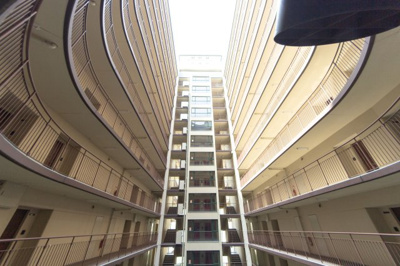 【その他】 | 琵琶湖アーバンリゾート3番館 | マンション5階通路からの見た目、上部