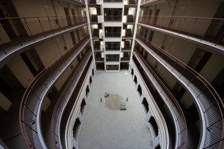 【その他】 | 琵琶湖アーバンリゾート3番館 | マンション5階通路からの見た目、下部
