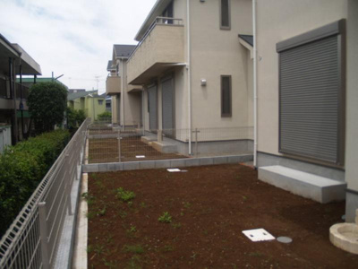 【庭】 | アンソレイユ鶴川2 | 南向きの専用庭です！お庭でゆったり過ごしたり、ガーデニングなども楽しめますね♪