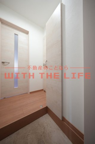 フィーリックス御井町【キャッシュバック対象物件】の玄関|同施工会社の類似物件の写真です。
※同シリーズ別物件の写真　※現状優先
