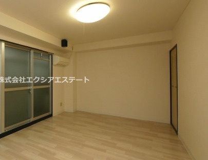 新栄プロパティー中加賀屋の居間・リビング
