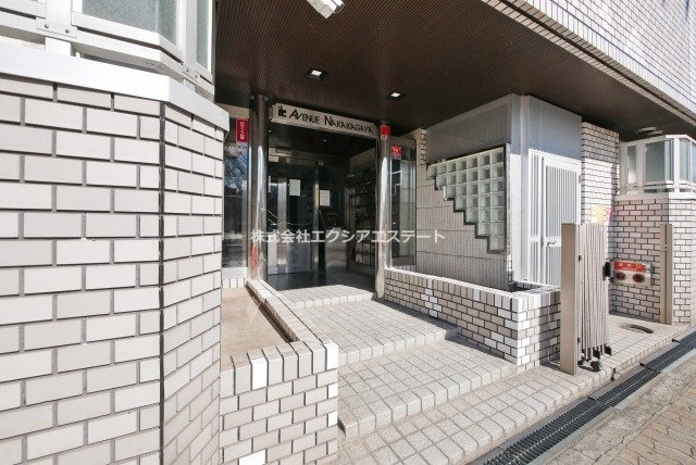 新栄プロパティー中加賀屋のエントランス