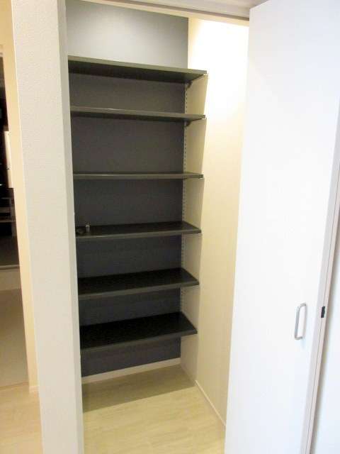Hebel Maison Sendagiの玄関|大型の靴箱