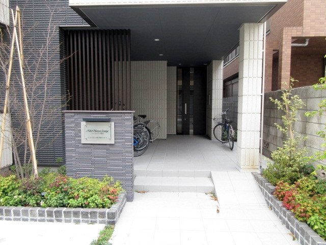 Hebel Maison Sendagiのエントランス|オートロック付きのエントランス