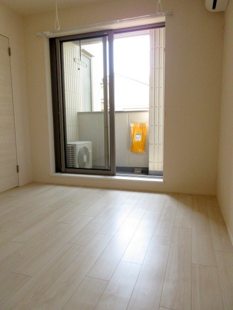 Hebel Maison Sendagiの寝室|明るい内装の室内