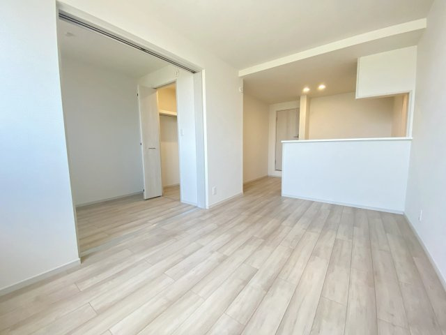 KEIAI RESIDENCE 西大宮Ⅱの居間・リビング