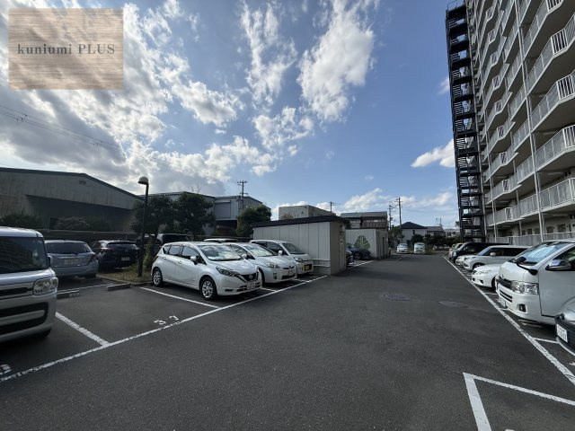 守口ハイライフB棟の駐車場