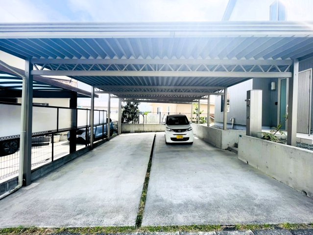 浜名区染地台　中古戸建の駐車場