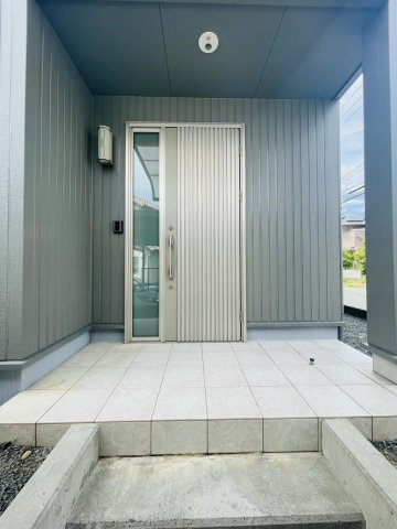 浜名区染地台　中古戸建の玄関